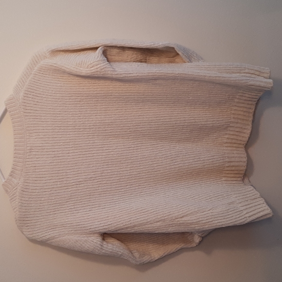 Gymboree Size M 7-8 Two Pocket White Sweater - Picture 2 of 9